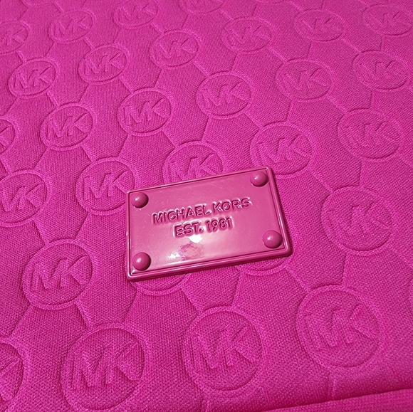 MK Pink tablet/ipad/laptop bag - Picture 3 of 11